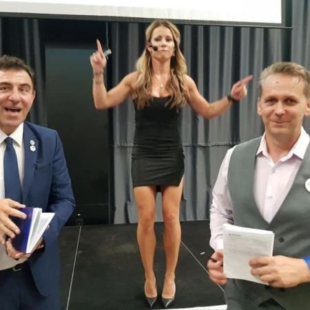 Aid Brkić drži motivacioni govor na Summer Summitu u hotelu Hills, august 2019.