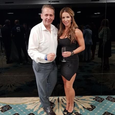 Aid Brkić pozira sa prijateljicom na Summer Summitu u hotelu Hills, august 2019.